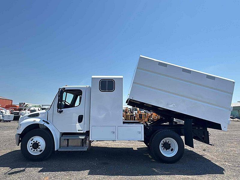 2011 Freightliner M2