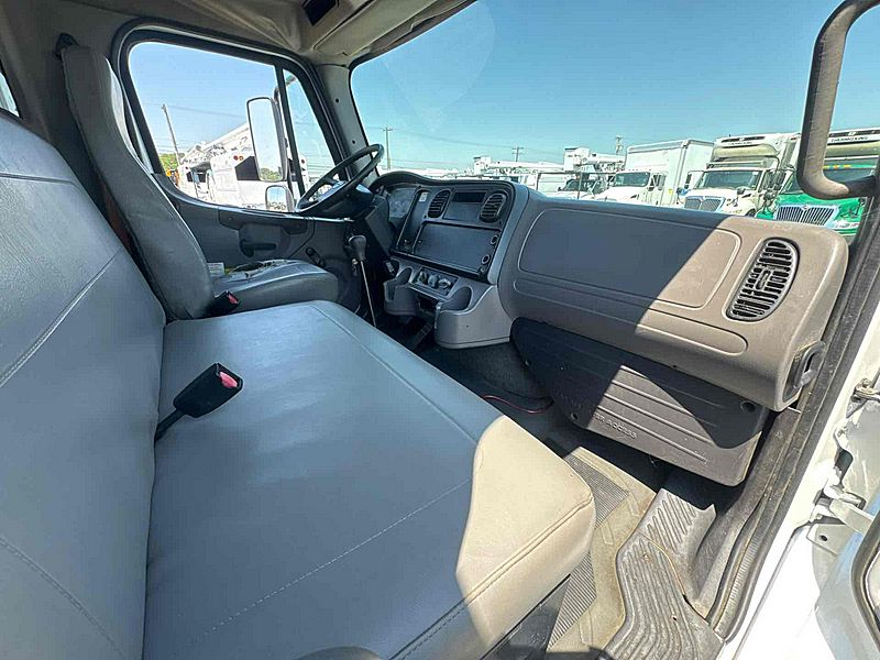 2011 Freightliner M2