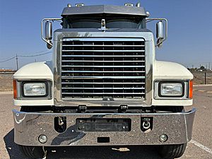 2015 Mack Pinnacle CHU613 - Day Cab