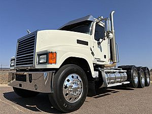 2015 Mack Pinnacle CHU613 - Day Cab