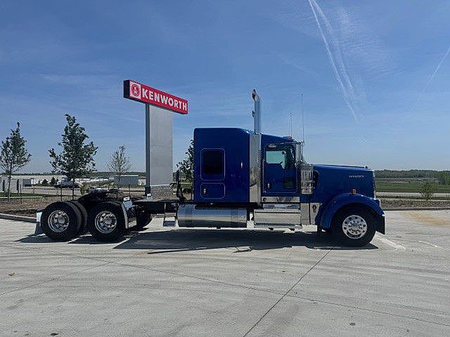 2027 Kenworth W900L