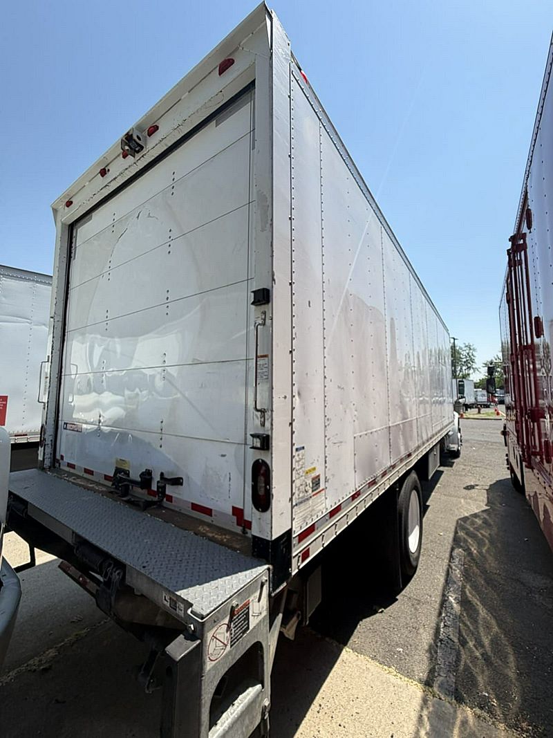 2017 Freightliner M2 106