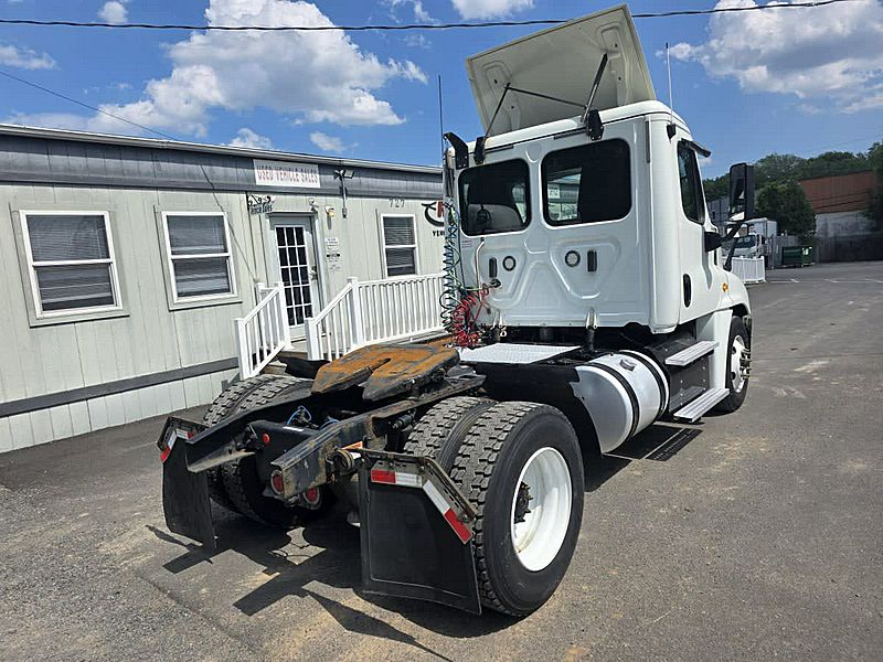 2019 Freightliner CASCADIA 125