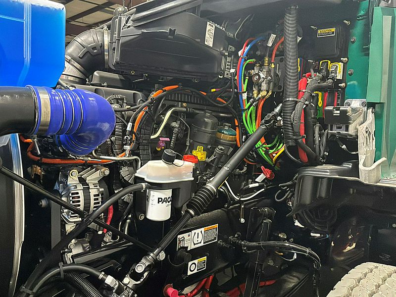 2027 Kenworth T880