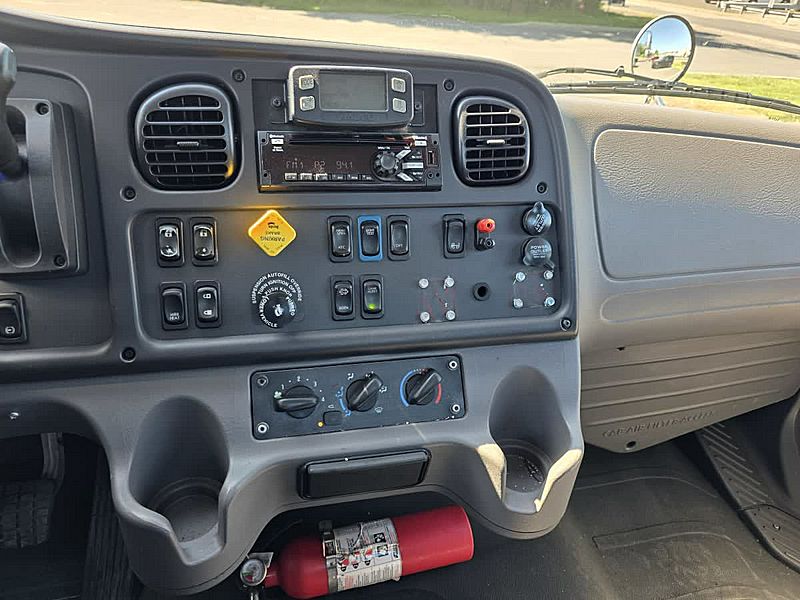 2021 Freightliner M2 106
