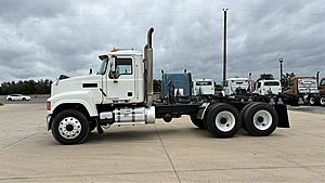 2009 Mack Pinnacle - Day Cab
