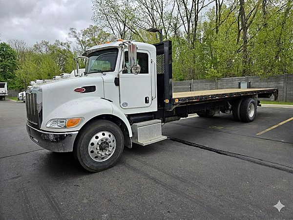2016 Peterbilt 337 - Flatbed