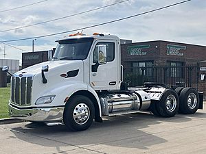 2016 Peterbilt 579 - Daycab