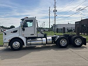 2016 Peterbilt 579 - Day Cab