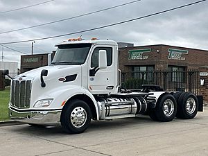 2017 Peterbilt 579 - Daycab