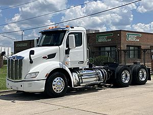 2017 Peterbilt 579 - Daycab