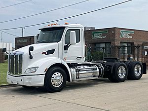 2017 Peterbilt 579 - Daycab