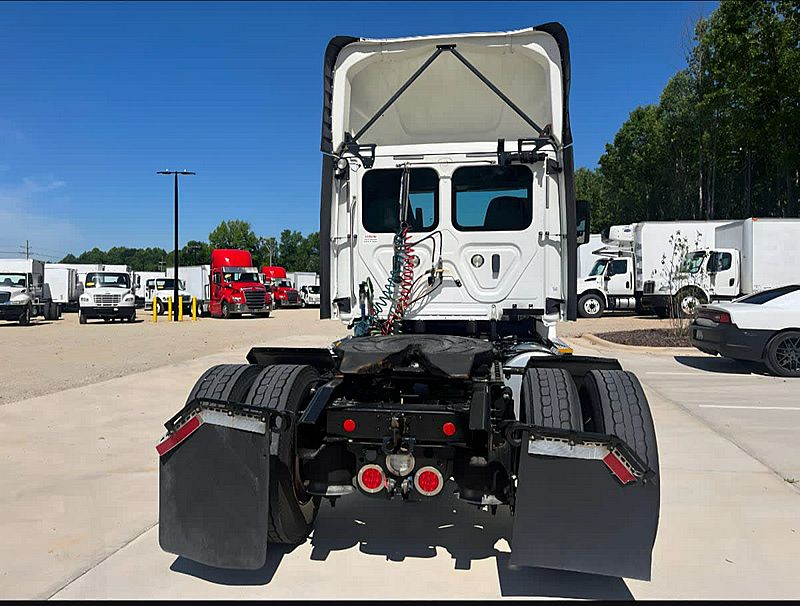 2018 Freightliner CASCADIA 113
