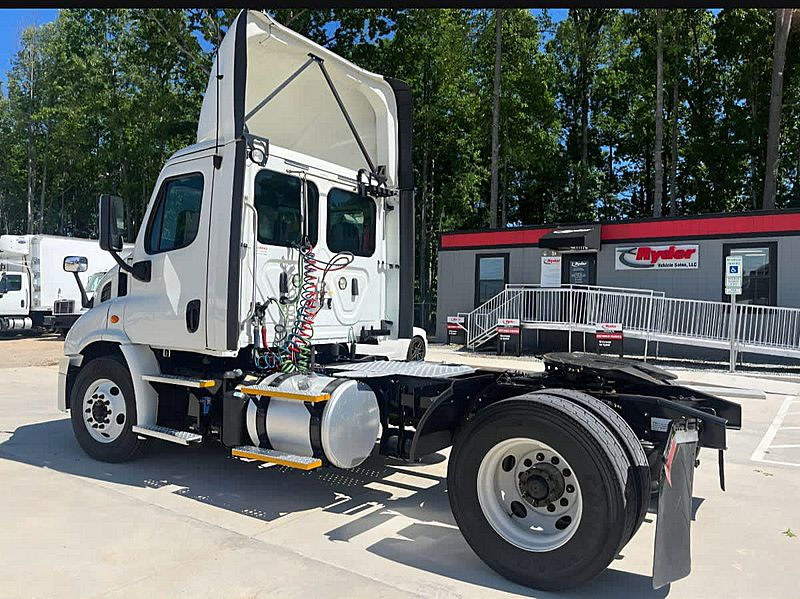 2018 Freightliner CASCADIA 113