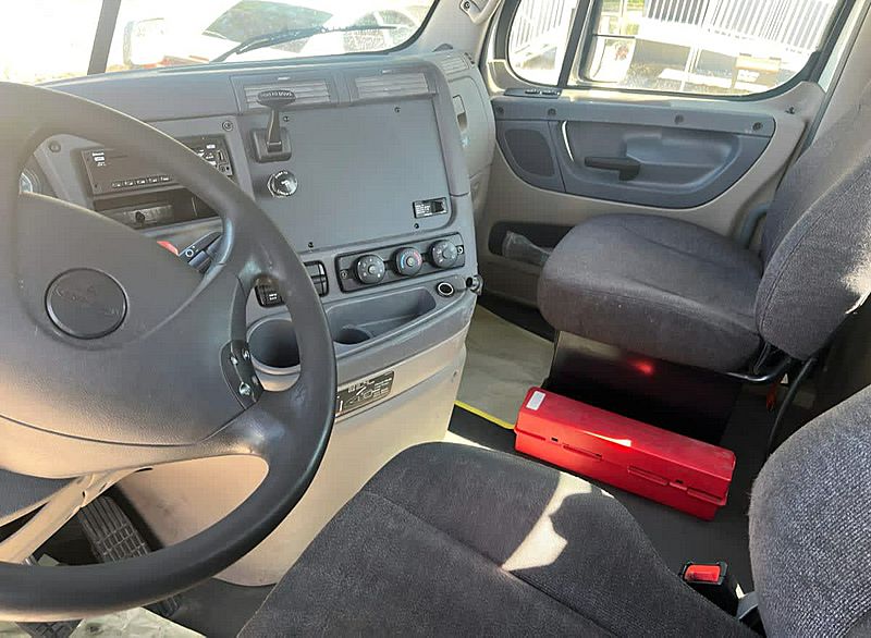 2018 Freightliner CASCADIA 113