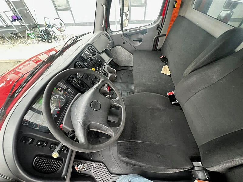 2019 Freightliner M2 106