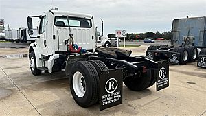 2014 Freightliner M2 106 - Day Cab