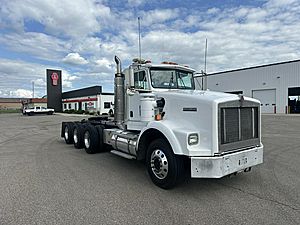 2006 Kenworth T800 - Day Cab