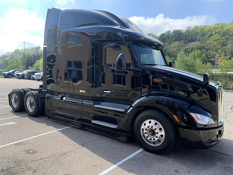 2023 Peterbilt 579