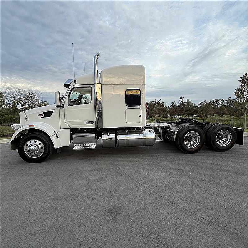 2023 Peterbilt 567
