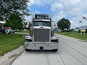 2022 Peterbilt 389 - Sleeper Truck