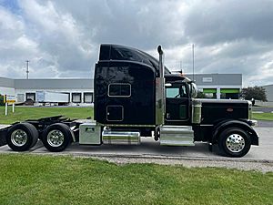 2022 Peterbilt 389 - Sleeper Truck