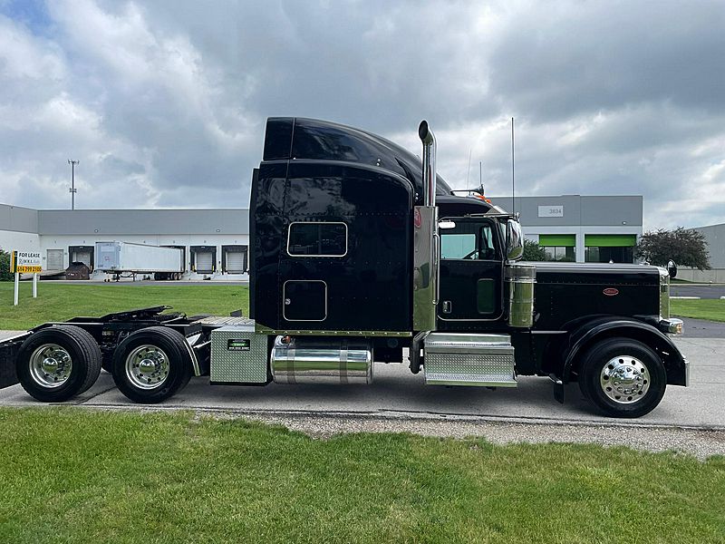 2022 Peterbilt 389