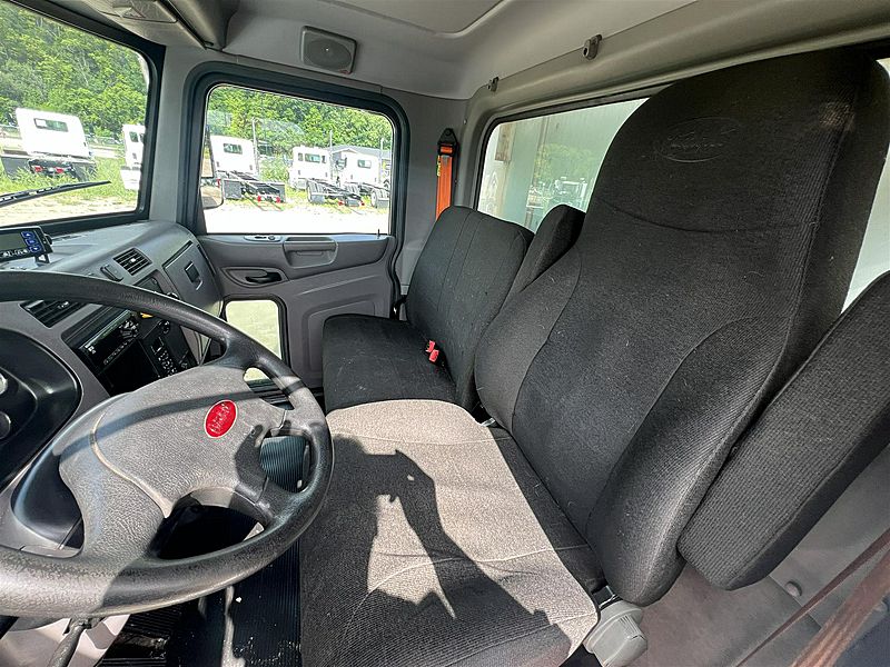 2021 Peterbilt 337