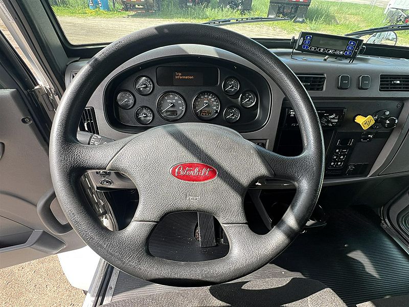 2021 Peterbilt 337