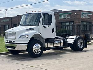 2016 Freightliner M2 106 - Daycab