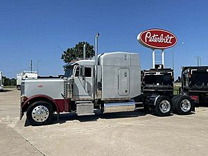 2000 Peterbilt 379 - Sleeper Truck