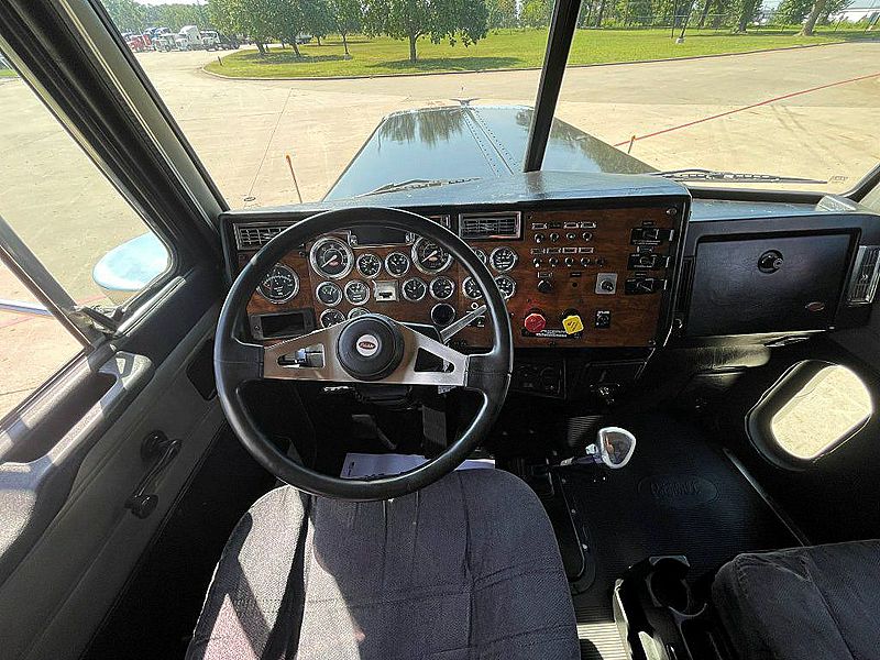 2000 Peterbilt 379