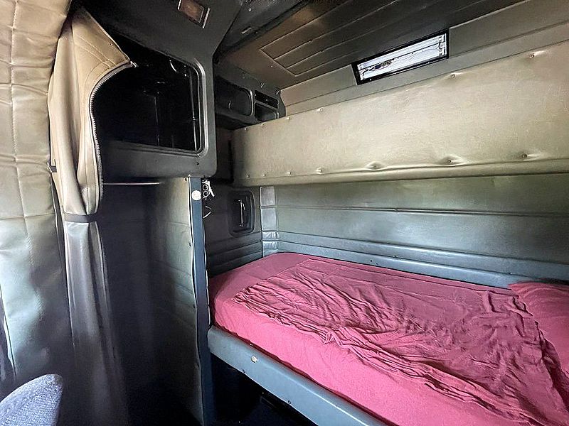 2000 Peterbilt 379