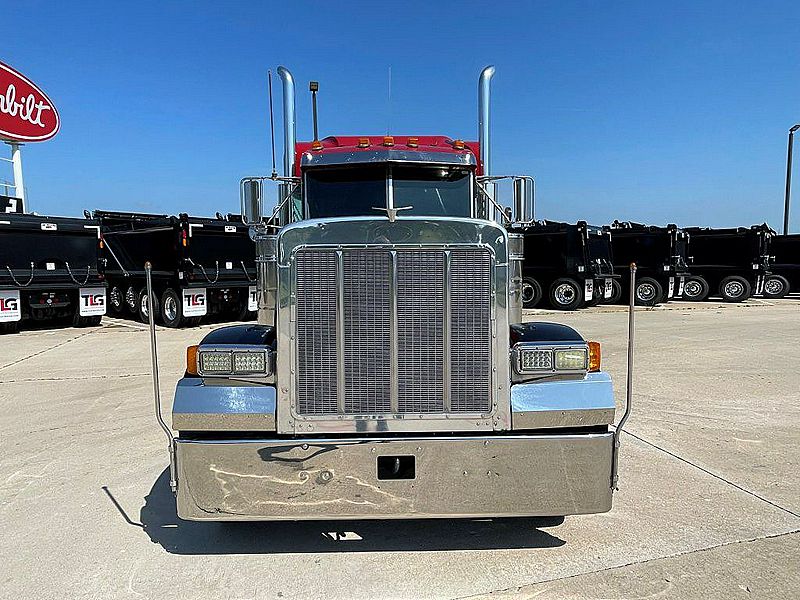 2000 Peterbilt 379