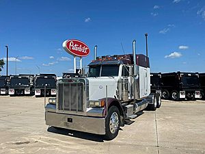 2000 Peterbilt 379 - Sleeper Truck