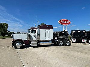 2000 Peterbilt 379 - Sleeper Truck
