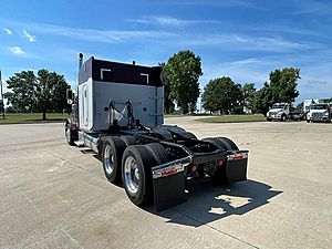 2000 Peterbilt 379 - Sleeper Truck