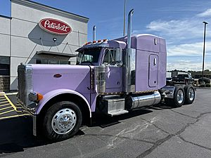 2000 Peterbilt 379 - Sleeper Truck