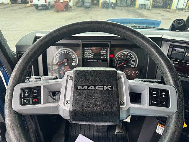 2024 Mack GR64F