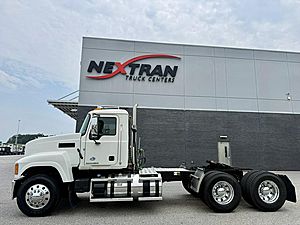 2016 Mack Pinnacle CHU613 - Day Cab