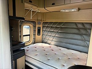 2017 Freightliner 122SD
