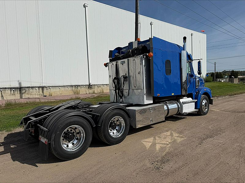 2017 Freightliner 122SD