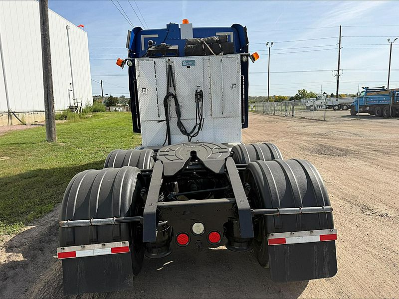 2017 Freightliner 122SD