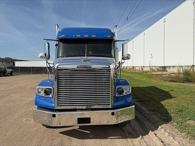 2017 Freightliner 122SD