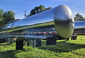 2000 Walker - Milk Tank Trailer