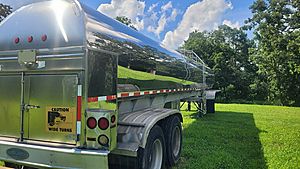 2000 Walker - Milk Tank Trailer