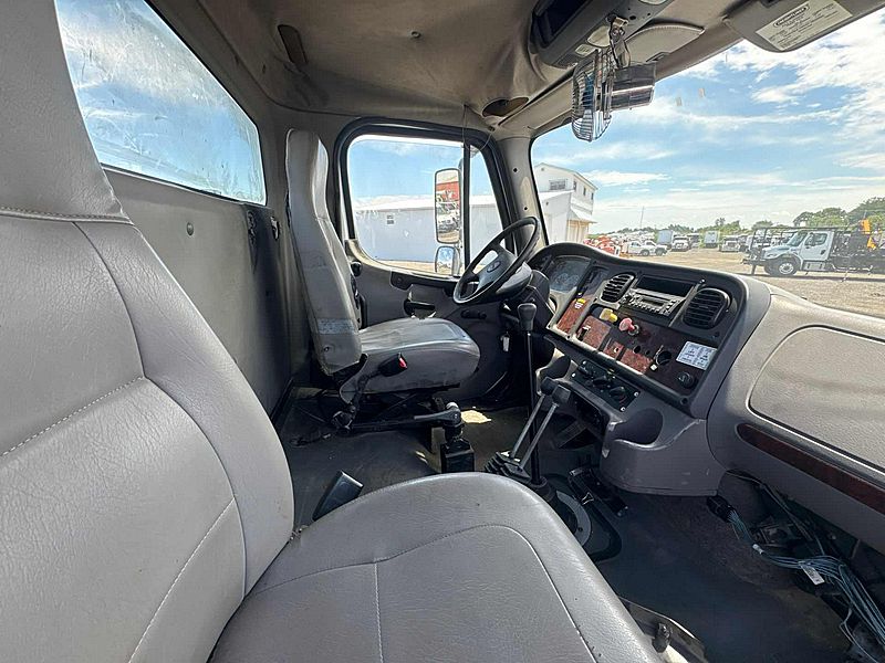 2008 Freightliner M2