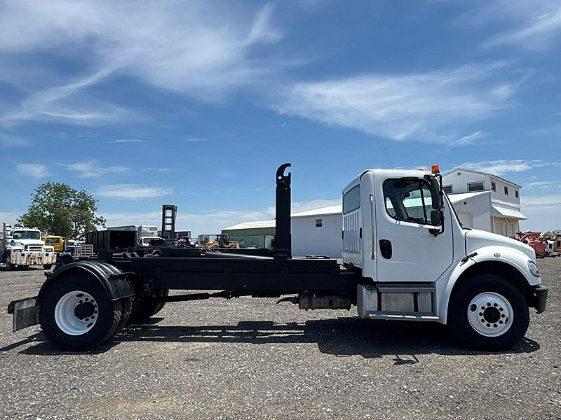 2008 Freightliner M2