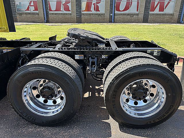 2023 Peterbilt 579