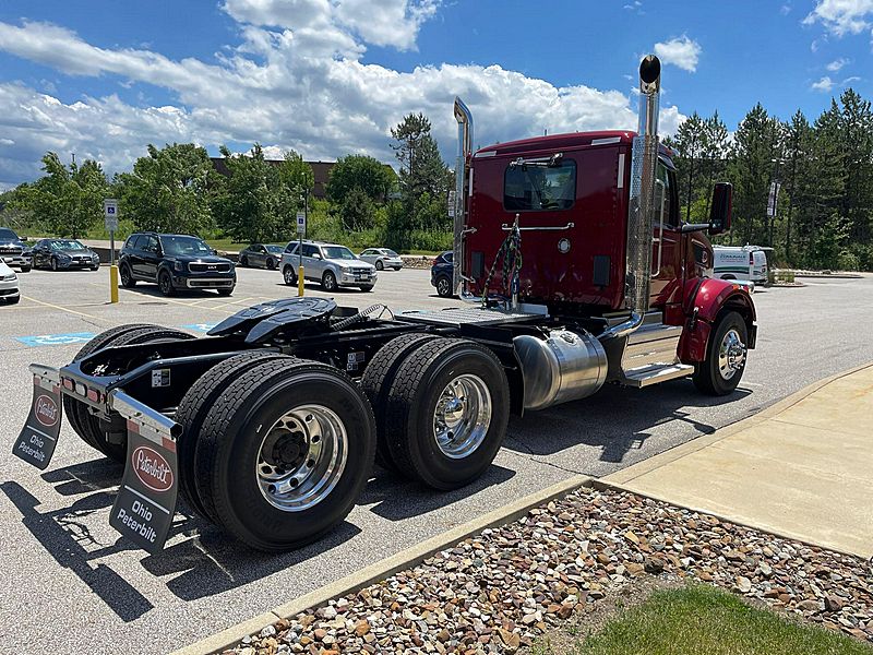2027 Peterbilt 567